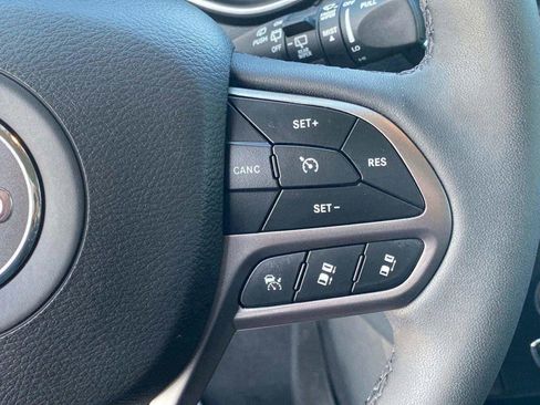 Used 2022 Jeep Cherokee Limited AWD/4WD image 17