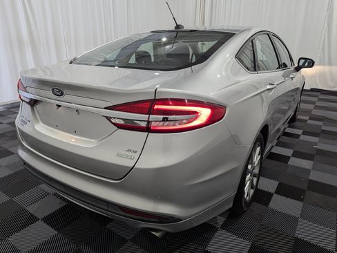Used 2017 Ford Fusion SE w/ Fusion SE Technology Package FWD image 7