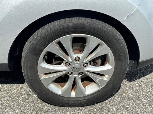 Used 2016 Kia Soul + FWD image 10