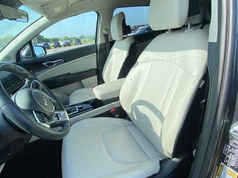 Certified 2024 Kia Sportage EX FWD image 9