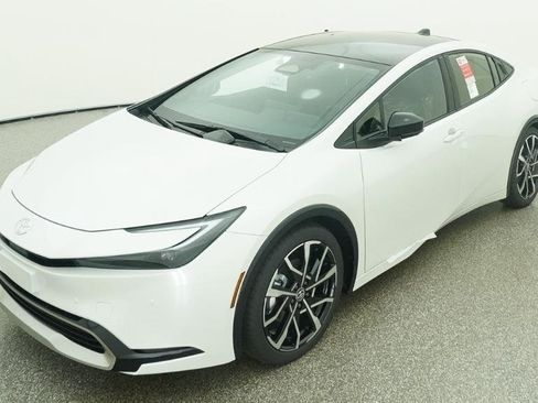 New 2026 Toyota Prius Plug-In Hybrid FWD image 39