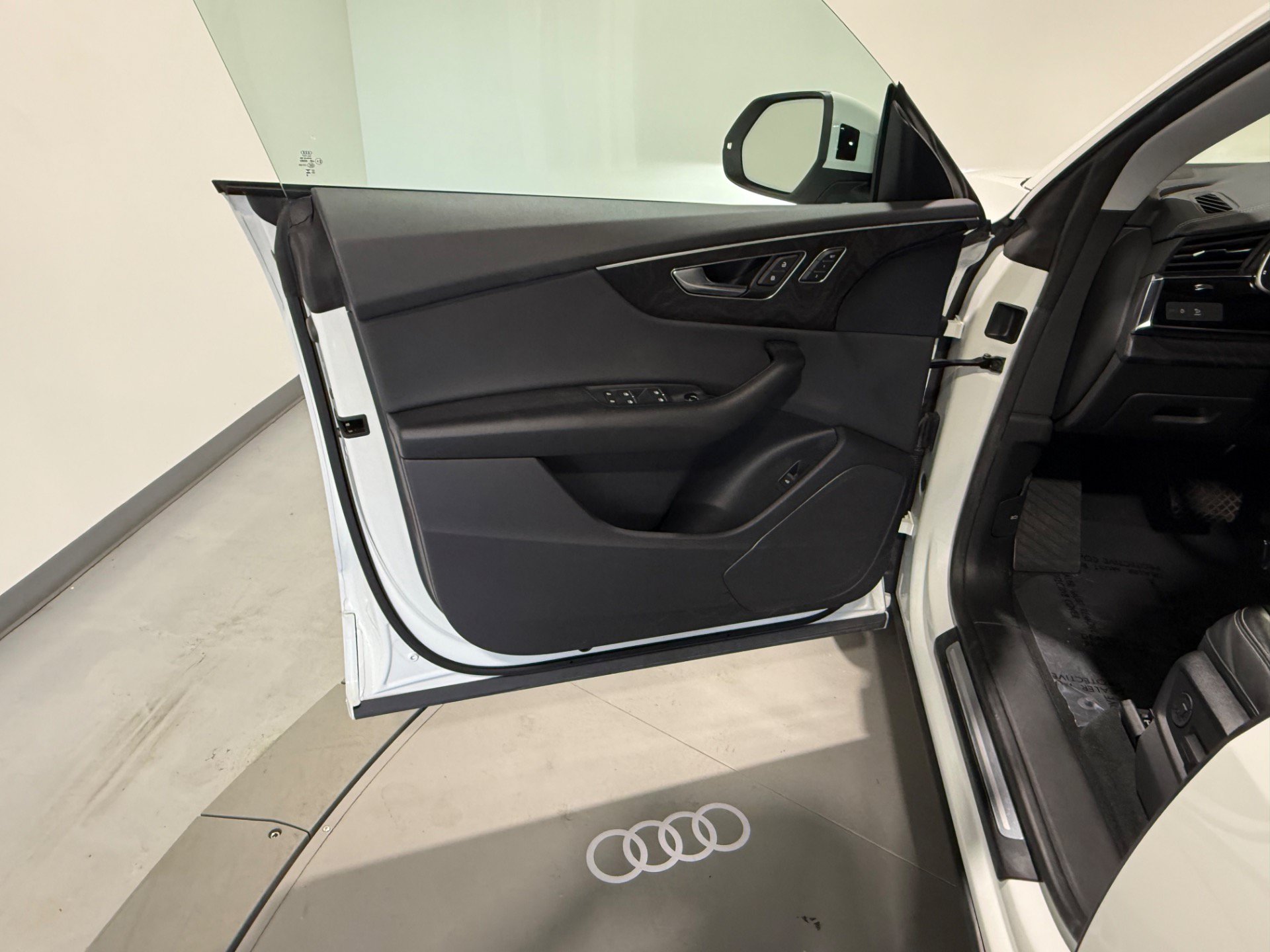 Used 2023 Audi Q8 Premium w/ Convenience Package AWD/4WD image 14