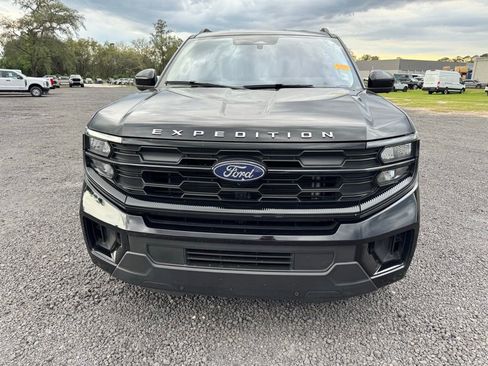 Used 2025 Ford Expedition Active RWD image 2