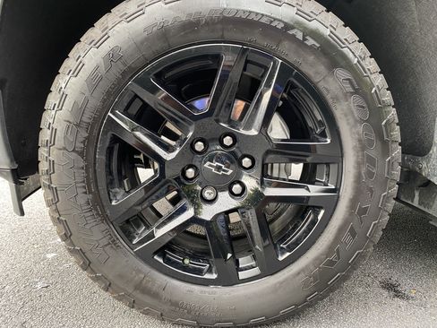 Used 2025 Chevrolet Silverado 1500 Custom w/ Turbomax Blackout Package AWD/4WD image 20