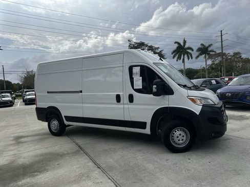 Used 2025 RAM ProMaster 2500 w/ Convenience Group FWD image 10