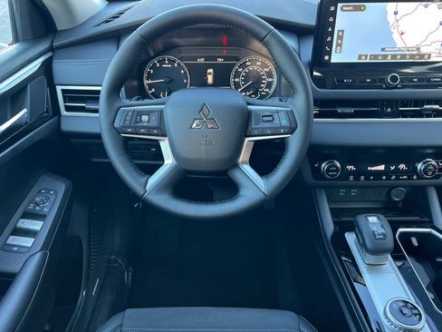 New 2026 Mitsubishi Outlander SE FWD image 15