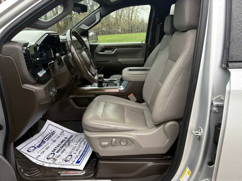 Used 2022 Chevrolet Silverado 1500 LT AWD/4WD image 7