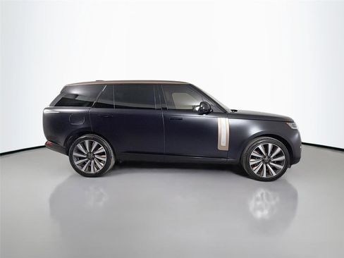 Used 2023 Land Rover Range Rover SV AWD/4WD image 4
