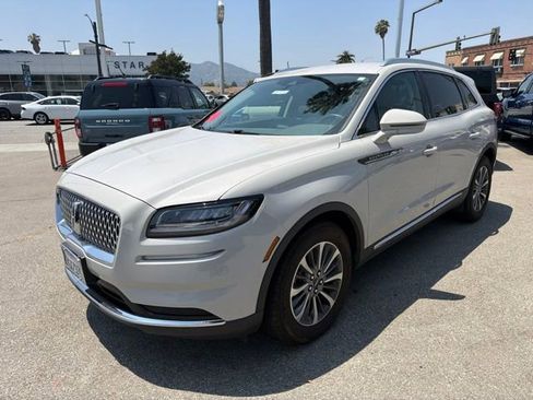 Used 2023 Lincoln Nautilus FWD w/ Premium Package image 3