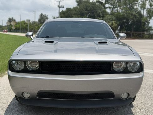 Used 2014 Dodge Challenger SXT RWD image 8