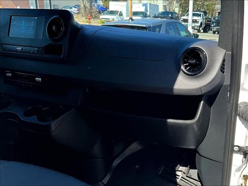 Used 2023 Mercedes-Benz Sprinter 2500 image 13