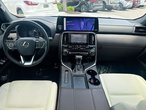 Used 2023 Lexus LX 600 4WD w/ Luxury Package image 24