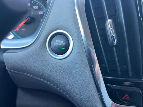 Used 2020 Chevrolet Traverse Premier image 35