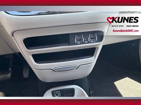 Used 2023 Chrysler Pacifica Touring-L FWD image 29