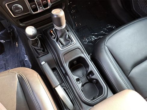 Used 2021 Jeep Wrangler Unlimited Sahara image 24