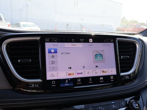 New 2027 Chrysler Pacifica Select FWD image 34