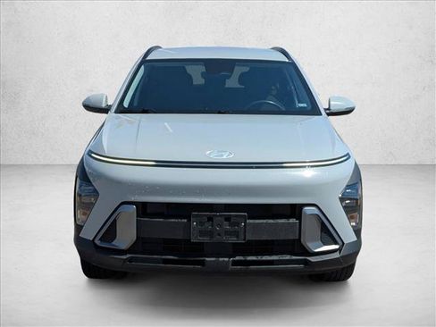 Used 2025 Hyundai Kona SEL FWD image 2