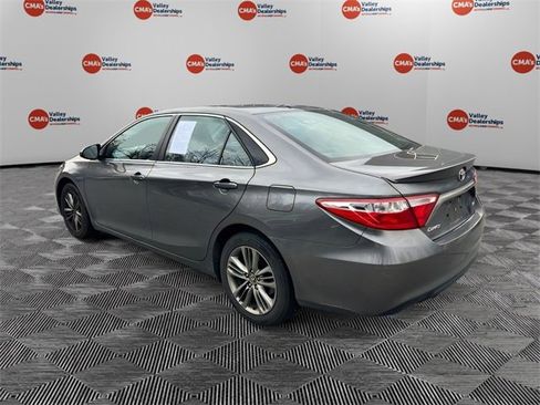 Used 2016 Toyota Camry SE w/ Moonroof Package image 6