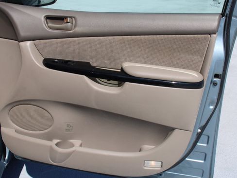Used 2005 Toyota Sienna LE w/ LE Pkg 4 FWD image 16