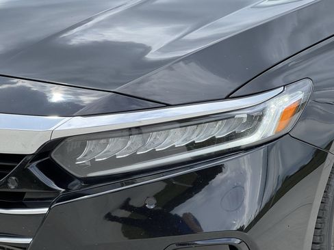 Used 2021 Honda Accord Touring image 7