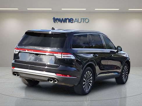 Used 2024 Lincoln Aviator AWD w/ Premium Package image 9
