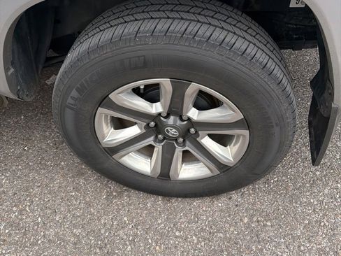 Used 2019 Toyota Tacoma Limited image 5
