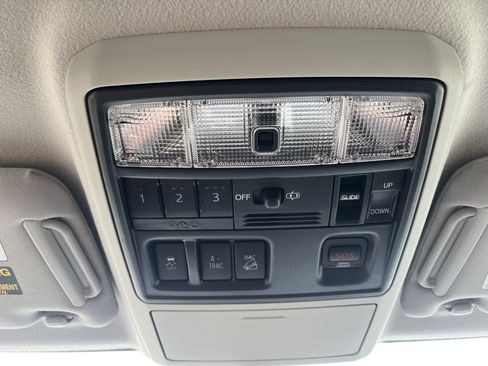 Used 2016 Toyota 4Runner Limited AWD/4WD image 31