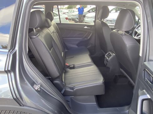 Certified 2023 Volkswagen Tiguan SE FWD image 31
