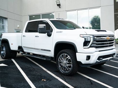 Used 2024 Chevrolet Silverado 3500 High Country AWD/4WD image 7