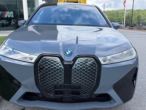Used 2024 BMW iX xDrive50 w/ Premium Package AWD/4WD image 6