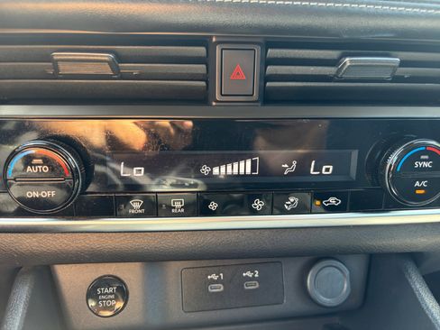 Used 2024 Nissan Rogue SV AWD/4WD image 16