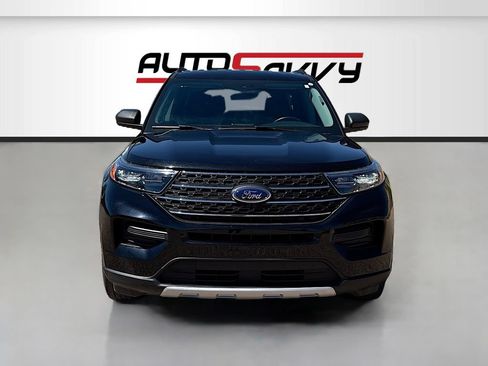 Used 2024 Ford Explorer XLT AWD/4WD image 2