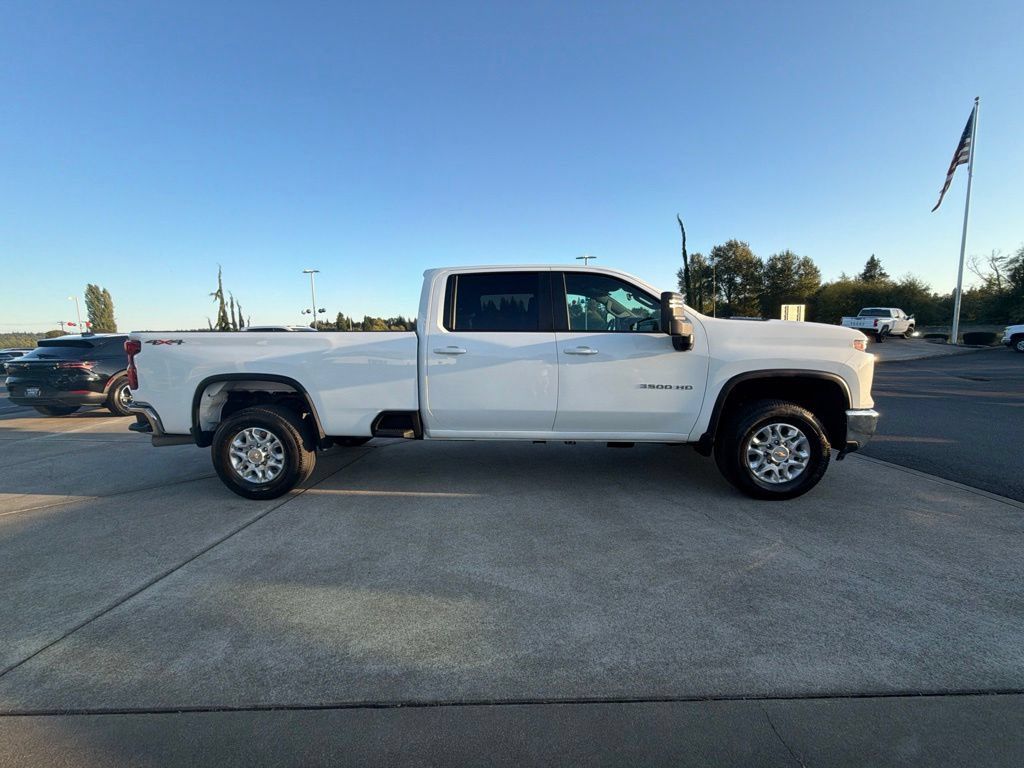 Used 2026 Chevrolet Silverado 3500 LT AWD/4WD image 7
