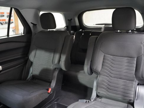 Used 2021 Ford Explorer XLT image 33