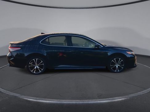 Used 2019 Toyota Camry SE FWD image 9