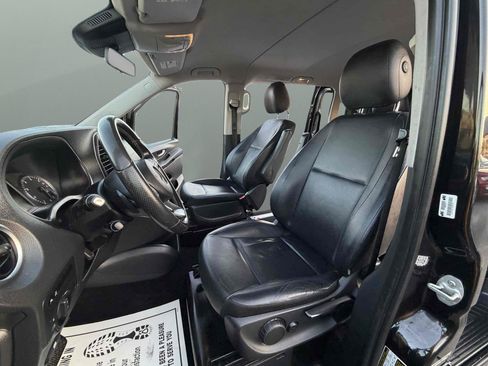 Used 2016 Mercedes-Benz Metris Passenger image 10