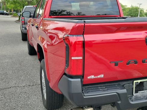 Used 2025 Toyota Tacoma SR image 17