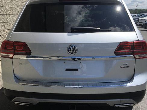 Used 2019 Volkswagen Atlas SE w/ Towing Package AWD/4WD image 4