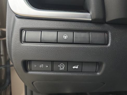 Used 2025 Nissan Rogue SV AWD/4WD image 32