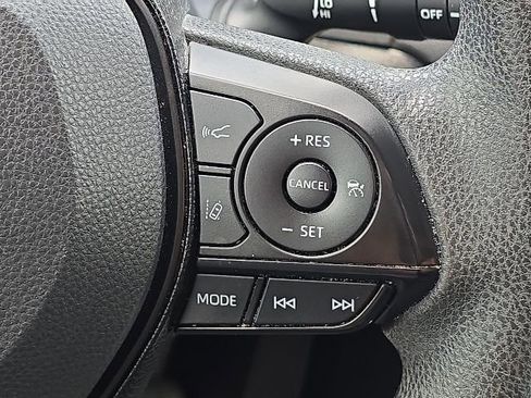 Used 2019 Toyota RAV4 XLE w/ Convenience Package FWD image 38