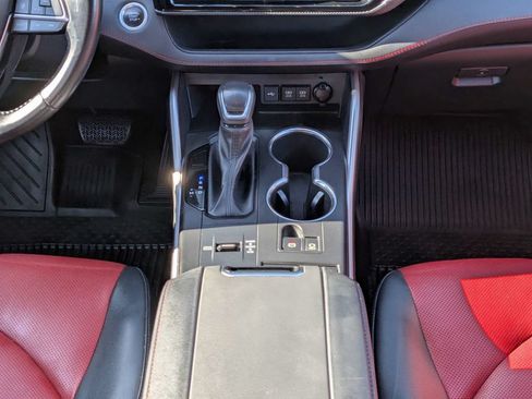 Used 2021 Toyota Highlander XSE FWD image 18