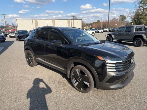 Used 2025 Nissan Kicks SR w/ SR Premium Package image 9