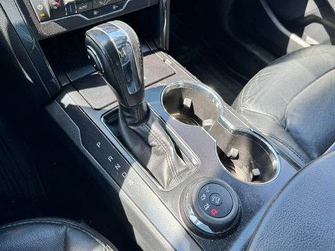 Used 2018 Ford Explorer XLT w/ Equipment Group 202A AWD/4WD image 19
