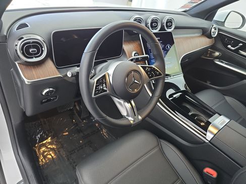 Used 2025 Mercedes-Benz GLC 300 image 16