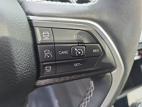 Certified 2025 Jeep Grand Cherokee Altitude image 25