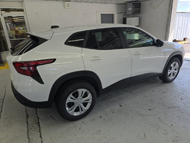 Used 2025 Chevrolet Trax LS FWD image 6