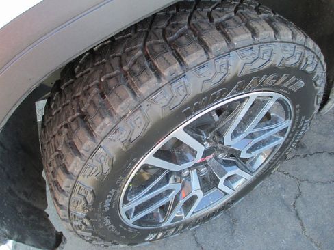 Certified 2024 GMC Sierra 1500 Pro w/ Pro Value Package image 11