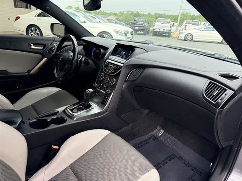 Used 2016 Hyundai Genesis 3.8 RWD image 12