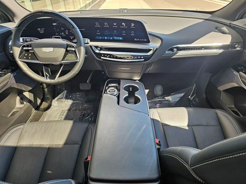 Used 2025 Cadillac Lyriq Luxury w/ LPO, Floor Liner Package AWD/4WD image 17