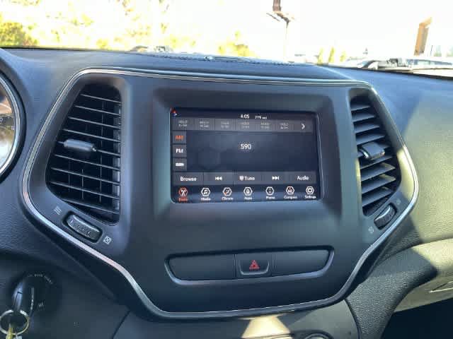 Used 2020 Jeep Cherokee Latitude FWD image 23